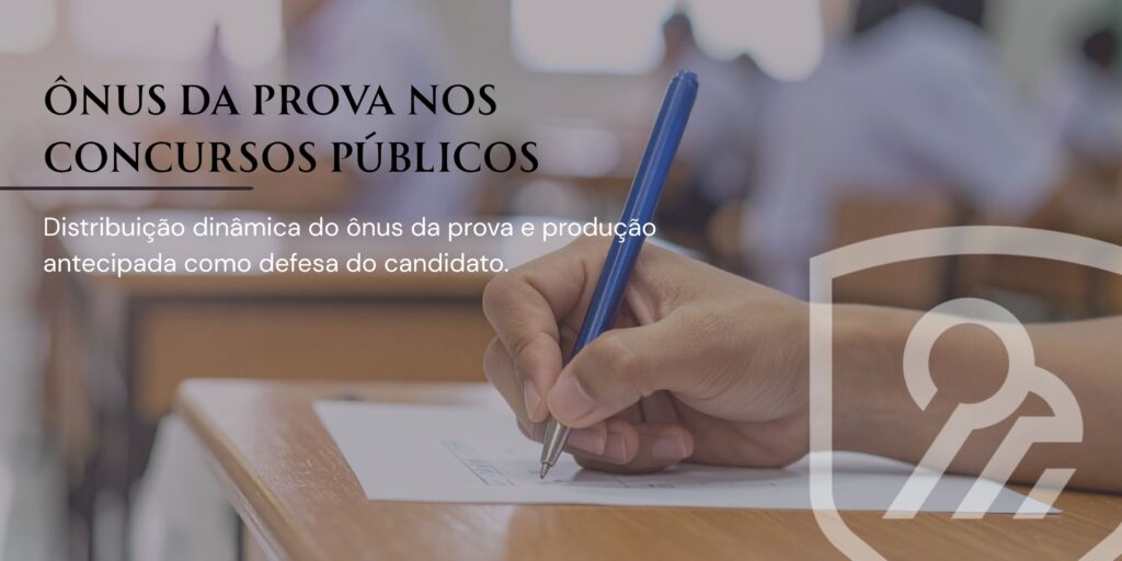 Advogado especialista em servidor público analisando documentos de concurso público